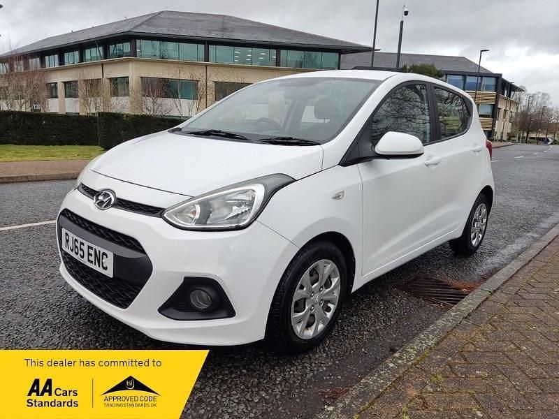 Used Hyundai i10 SE 66 HP (48 kW) 2015 White Hatchback
