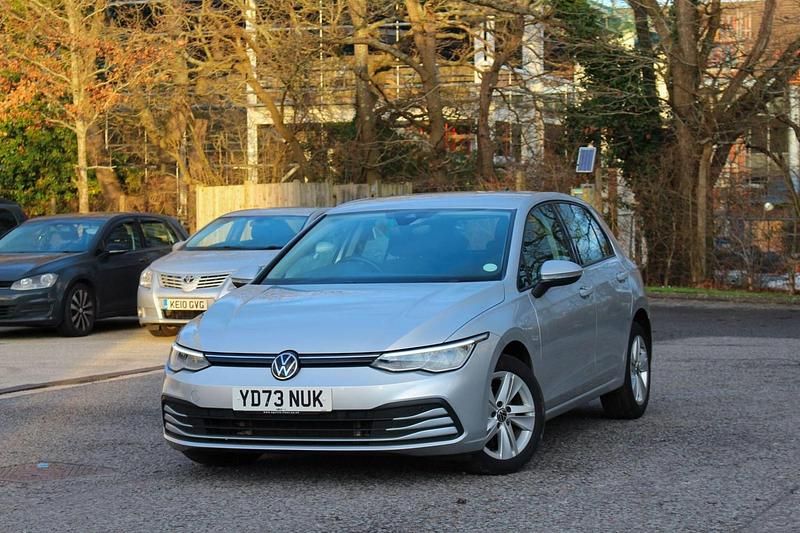 Second-hand VW Golf VIII Life 2023 Argintiu Hatchback