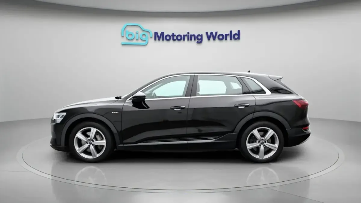 Usado Audi e-tron 230 kW (313 CV) 2022 Negro SUV
