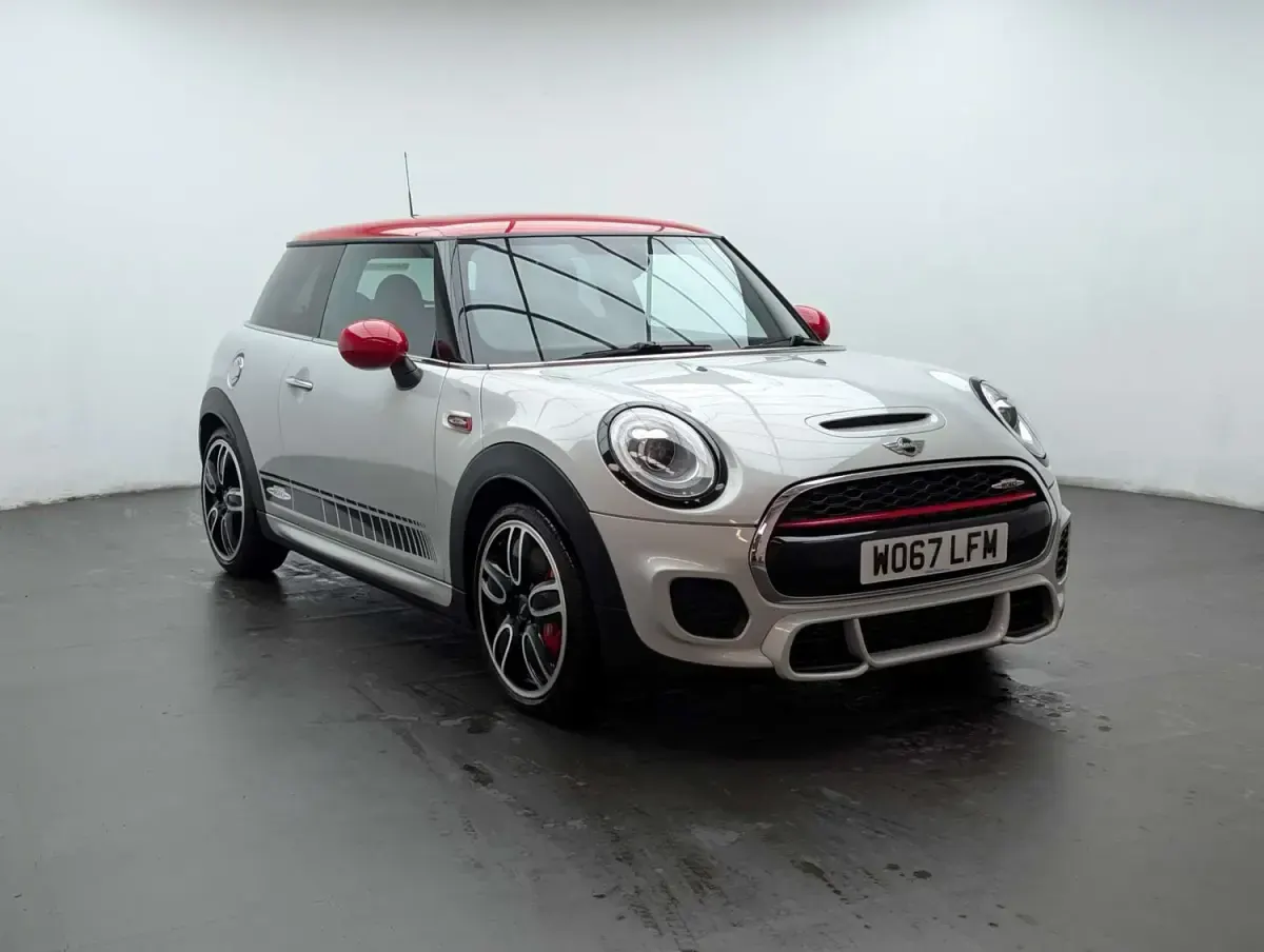 Begagnad Mini John Cooper Works Hatch 2018 Silver Halvkombi