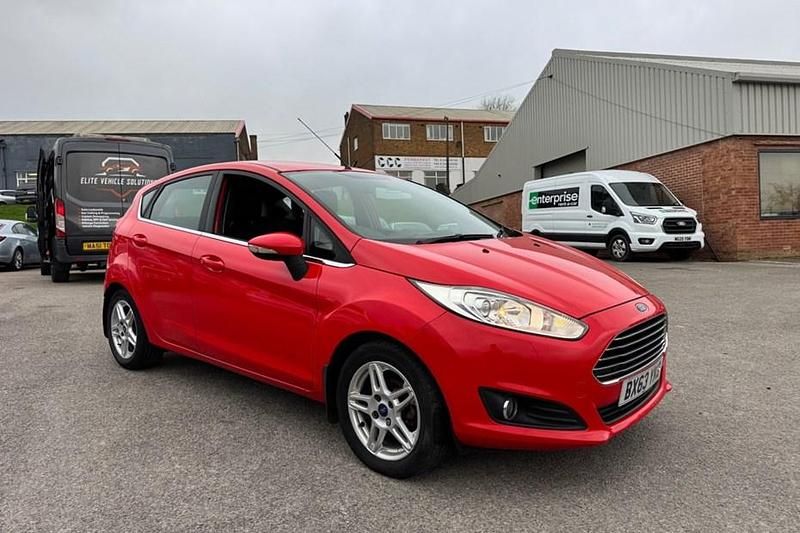 Used Ford Fiesta Zetec 82 HP (60 kW) 2013 Red Hatchback
