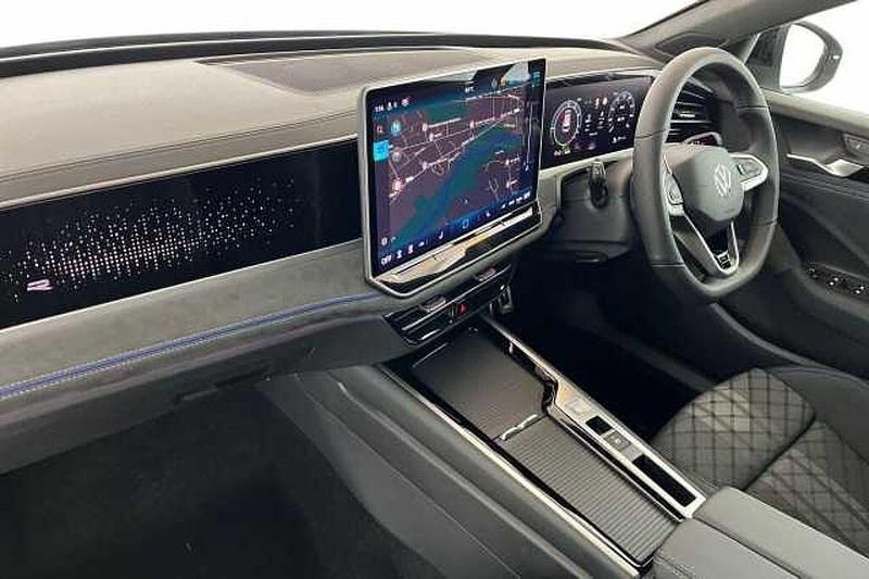 Used VW Passat Black Edition 204 HP (150 kW) 2025 Oyster silver Estate