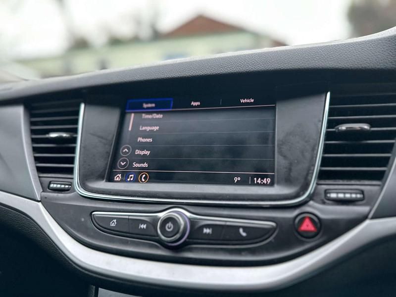 Second-hand Vauxhall Astra 110 CP (80 kW) 2020 Alb Hatchback