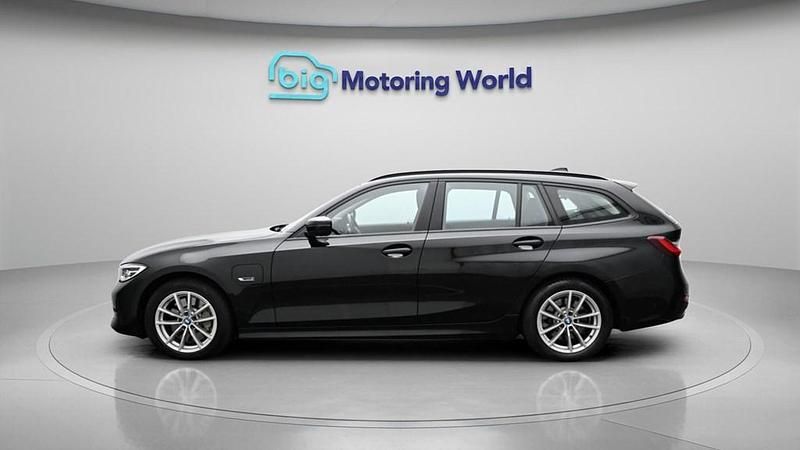 Used BMW 330e 292 HP (214 kW) 2022 Black Estate