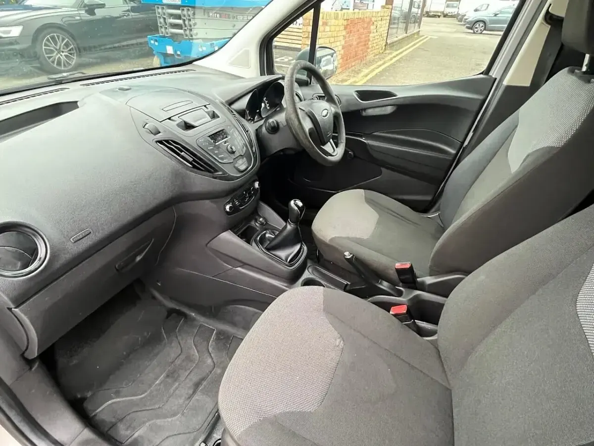 Used Ford Transit Courier 100 HP (73 kW) 2016 Silver Van