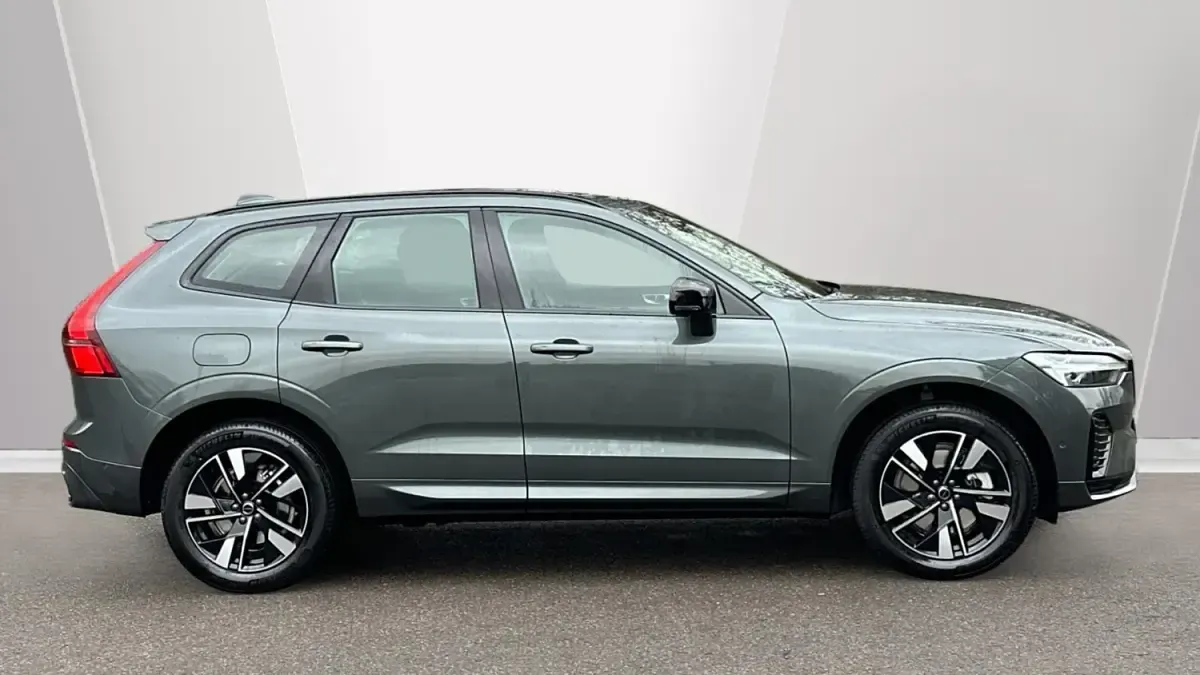 Usado Volvo XC60 Plus 250 HP (183 kW) 2026 Verde SUV