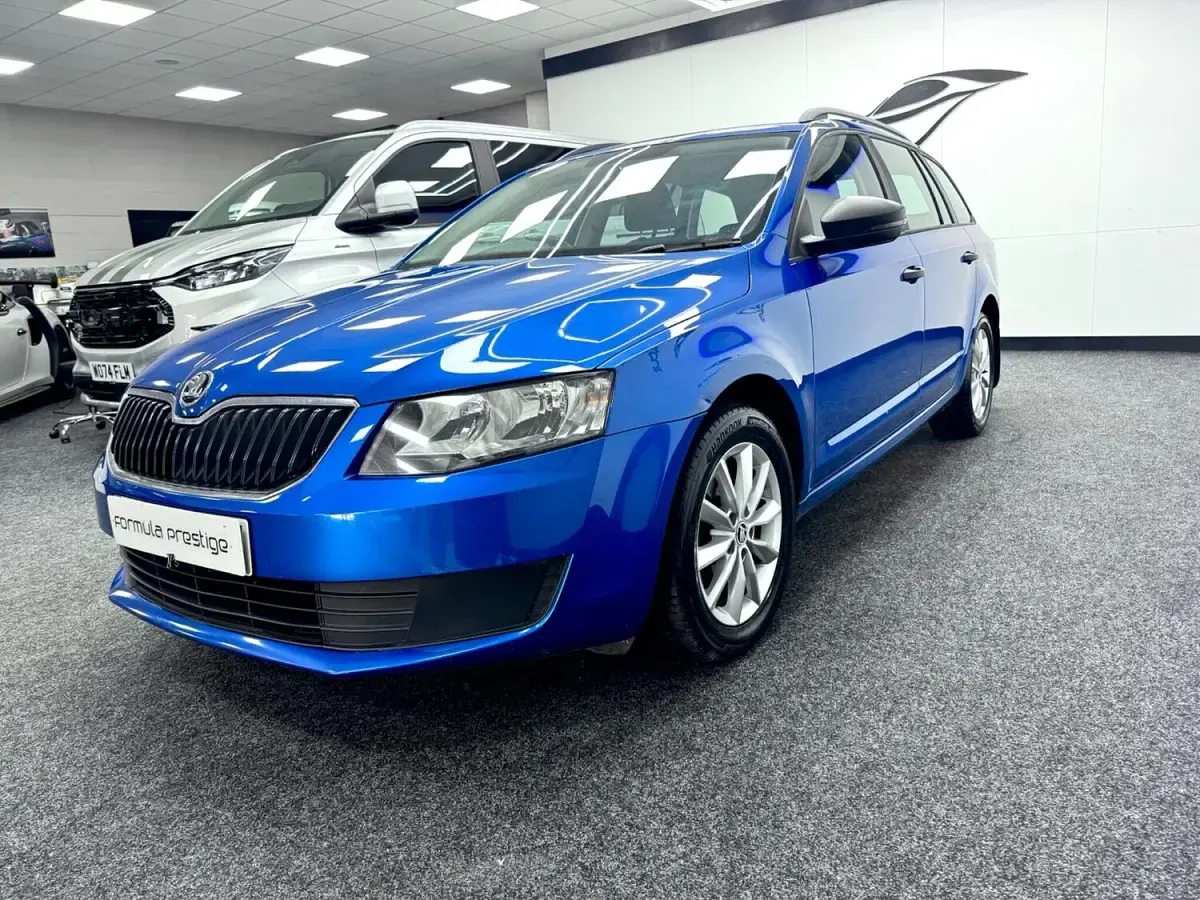 Used Skoda Octavia 110 HP (80 kW) 2015 Blue Estate