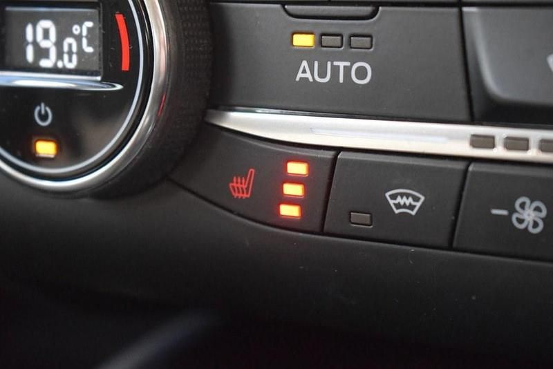 Used Ford Focus Titanium 125 HP (91 kW) 2020 Blue Hatchback