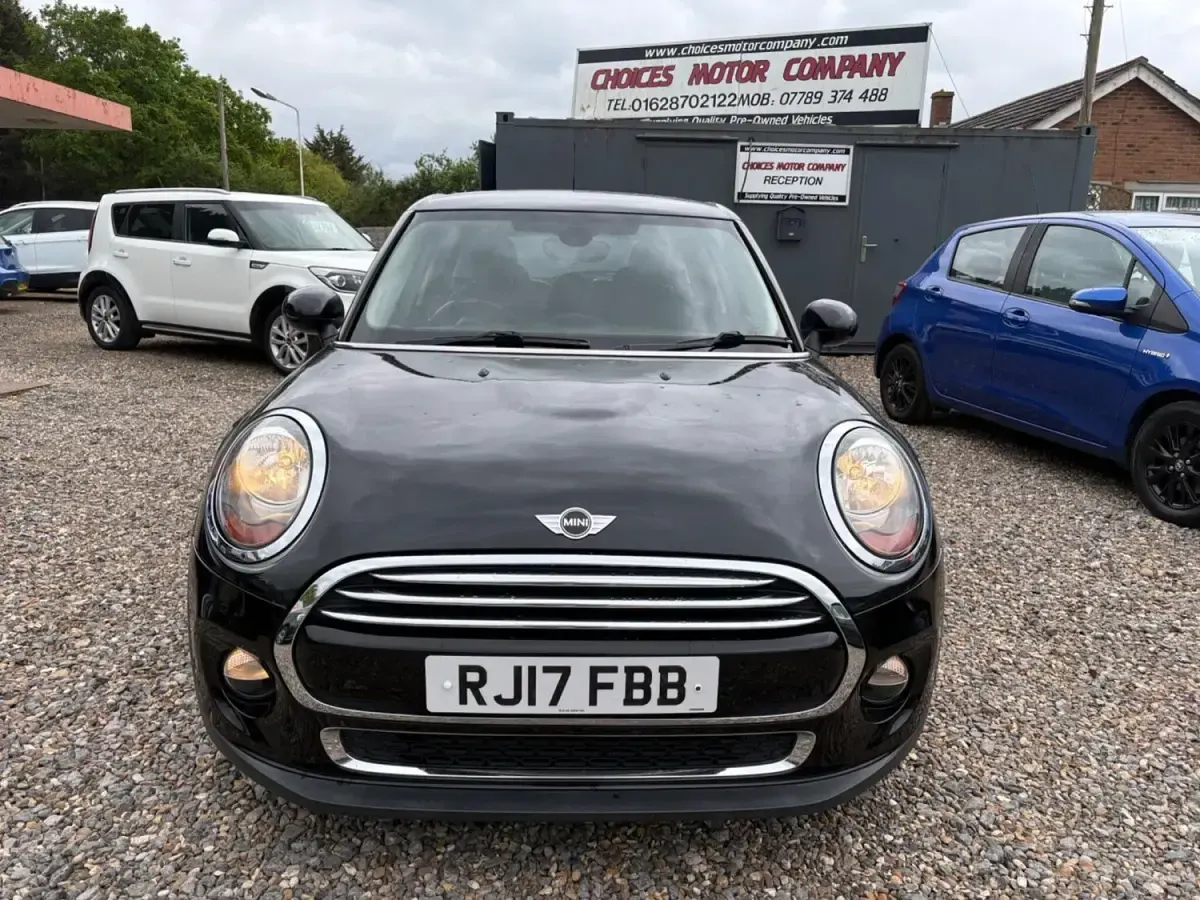 Usado Mini Cooper Hatch 2017 Negro Utilitario