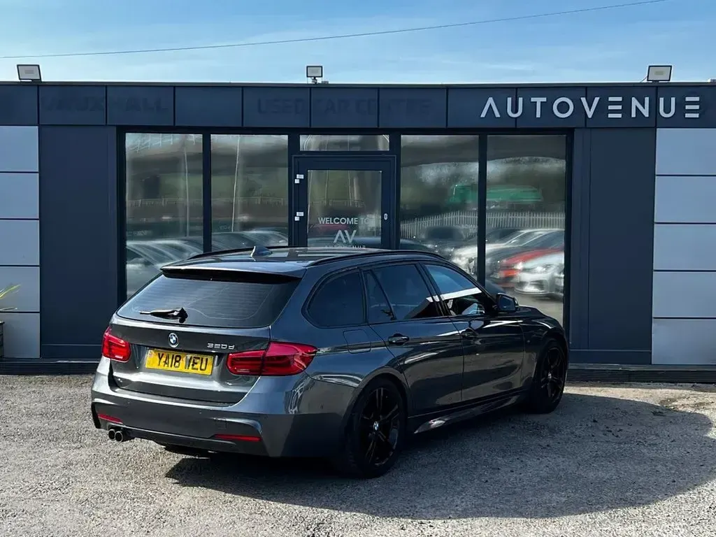 Usado BMW 320 M Sport 190 HP (139 kW) 2018 Cinzento Carrinha