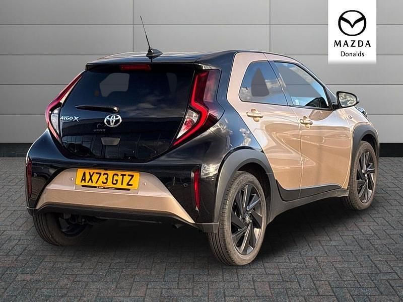 Used Toyota Aygo X 72 HP (52 kW) 2024 Brown SUV