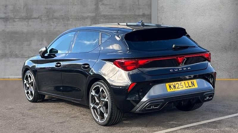 Used Cupra Leon 150 HP (110 kW) 2025 Midnight black Hatchback