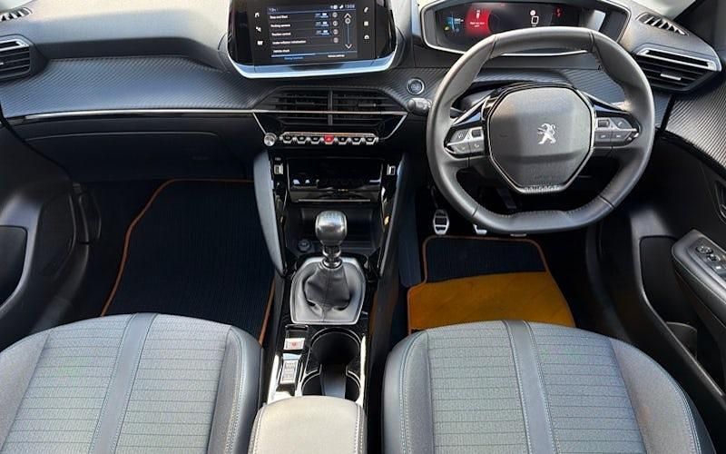 Second-hand Peugeot 208 Allure+ 102 CP (75 kW) 2023 Galben Hatchback