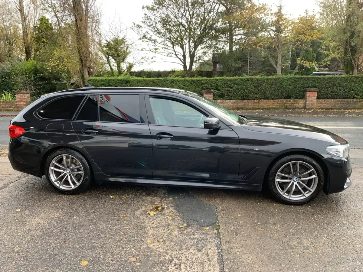 Usado BMW 520 M Sport 190 CV (139 kW) 2019 Negro Familiar