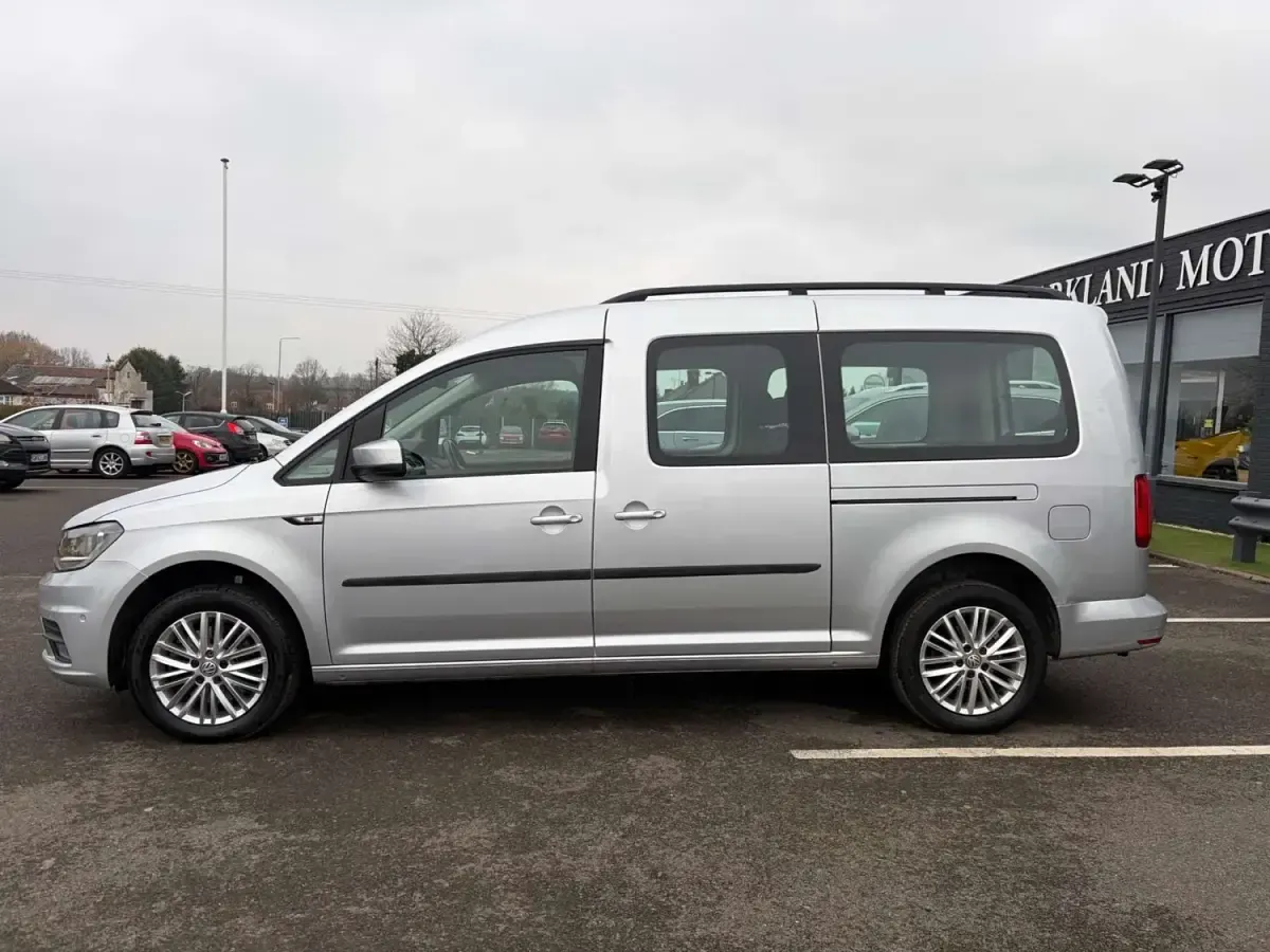 Usado VW Caddy Life 2021 Plateado Monovolumen