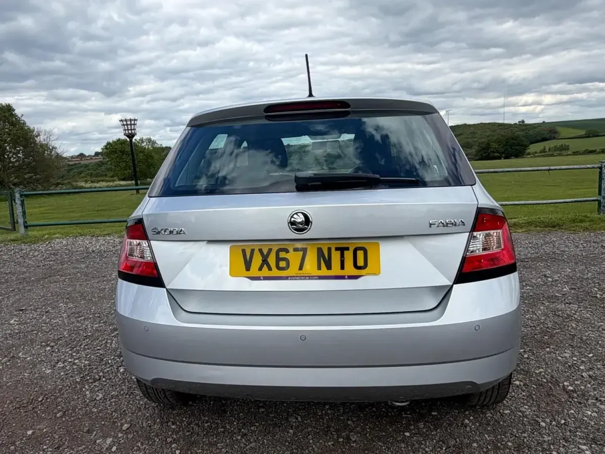 Begagnad Skoda Fabia SE 95 HK (69 kW) 2017 Silver Halvkombi