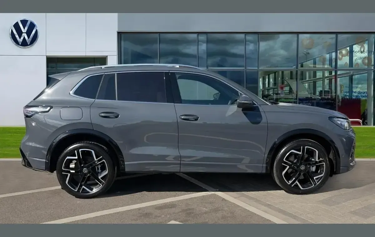 Used VW Tiguan R-line 267 HP (196 kW) 2025 Grey SUV