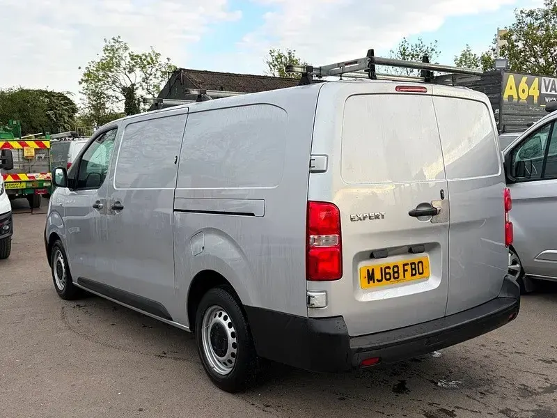 Second-hand Peugeot Expert 120 CP (88 kW) 2018 Argintiu Van