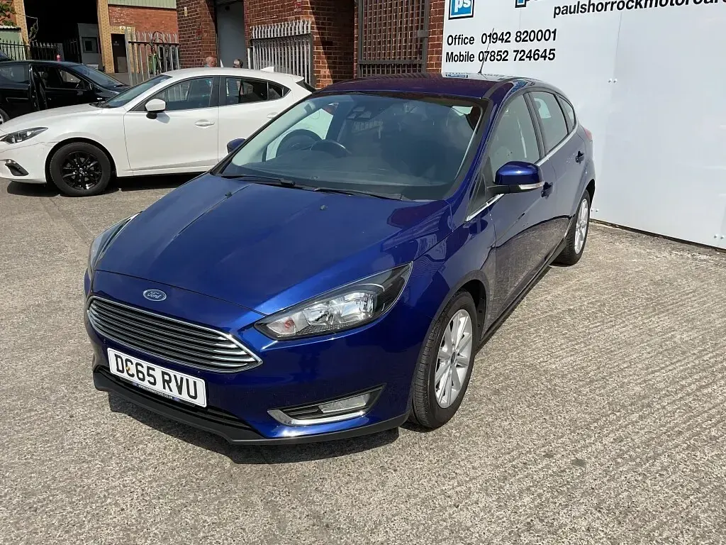 Used Ford Focus Titanium 120 HP (88 kW) 2016 Blue Hatchback