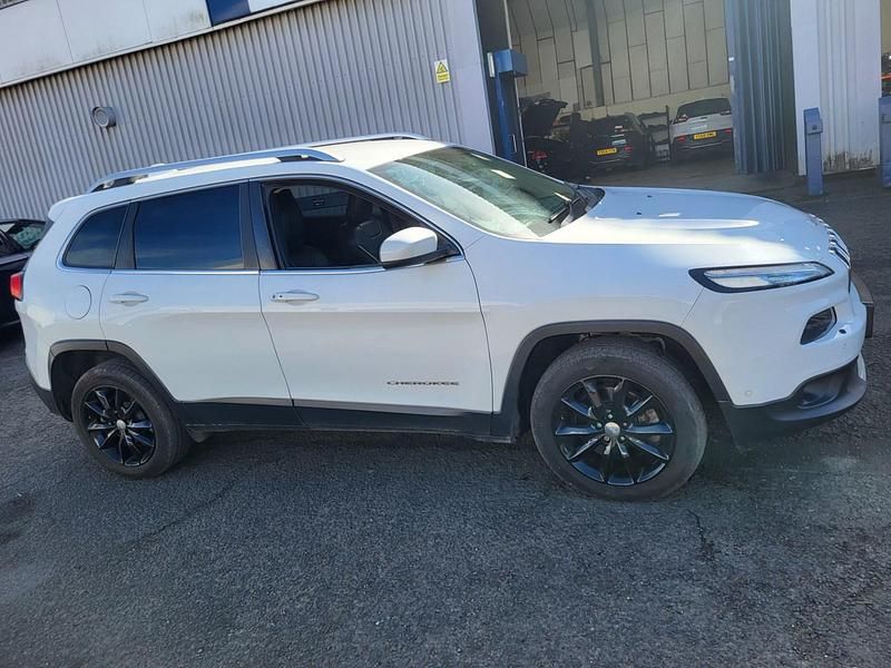Used Jeep Cherokee Limited 200 HP (147 kW) 2015 White SUV