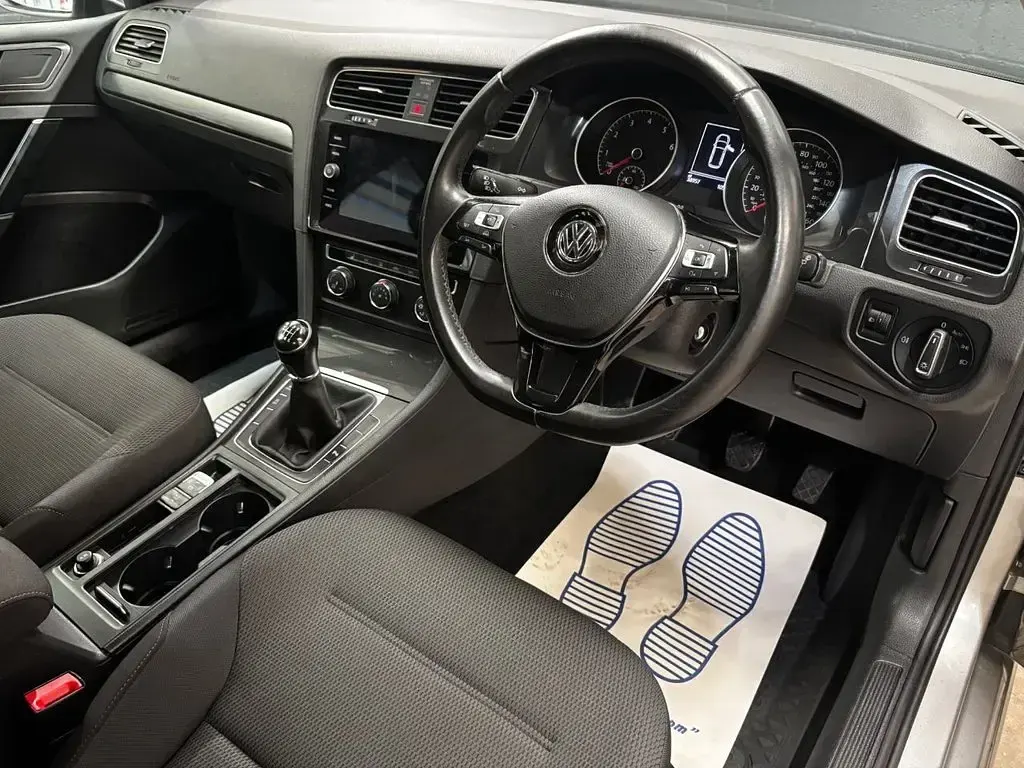 Used VW Golf VII SE 125 HP (91 kW) 2017 Silver Estate