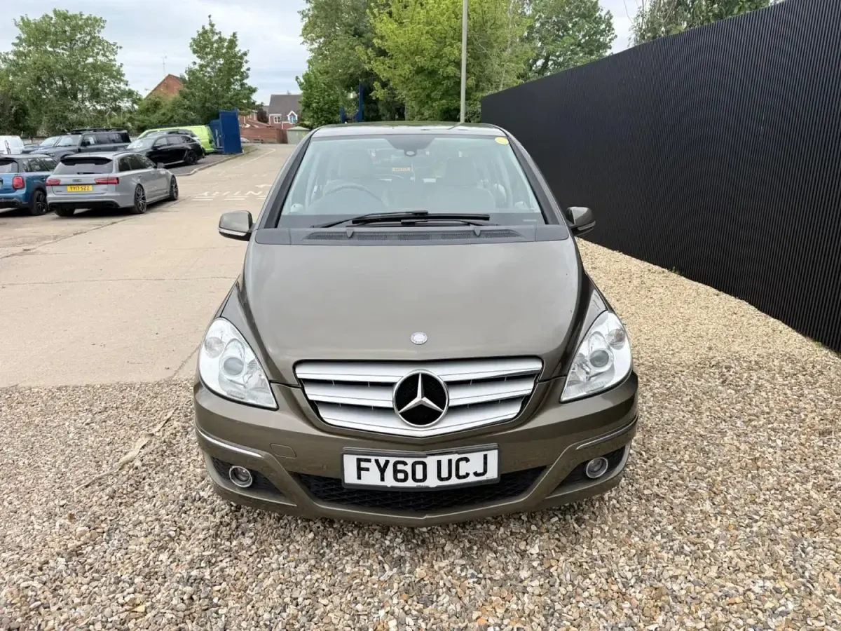 Begagnad Mercedes B180 SE 2010 Brun Minibuss