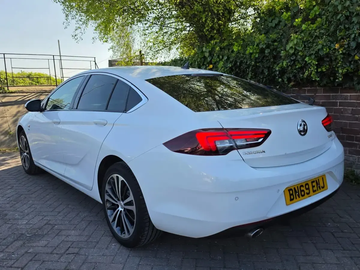 Używany Vauxhall Insignia Elite 170 KM (125 kW) 2019 Biały Hatchback