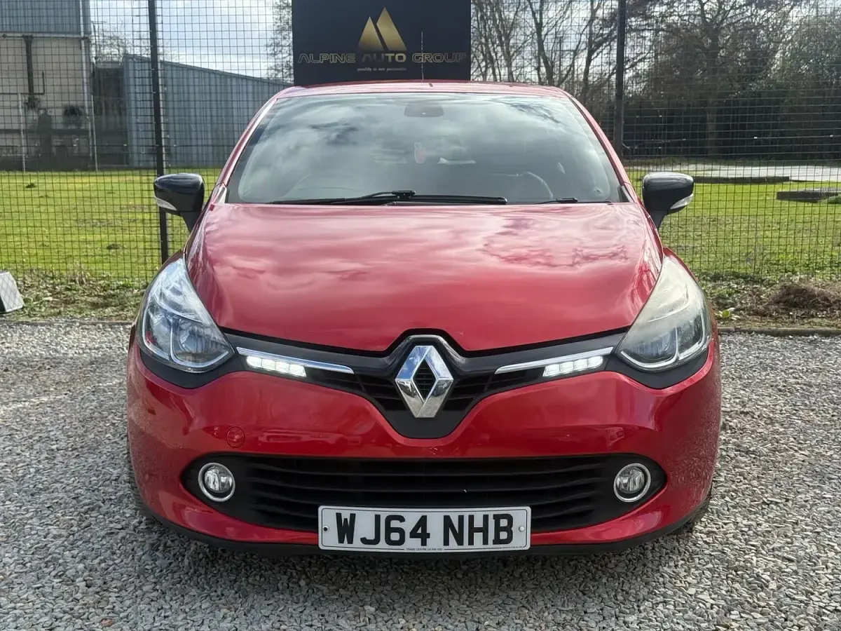 Used Renault Clio Dynamique 90 HP (66 kW) 2014 Red Hatchback
