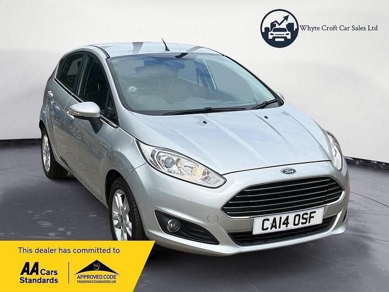 Usado Ford Fiesta Zetec 2014 Prateado Citadino