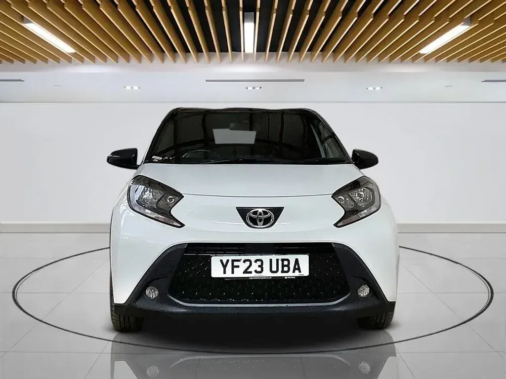 Used Toyota Aygo X 72 HP (52 kW) 2023 White SUV
