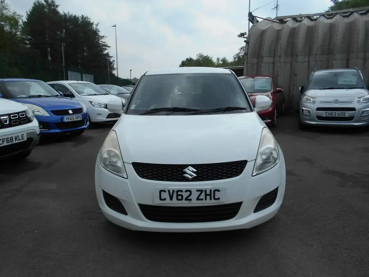 Używany Suzuki Swift 94 KM (69 kW) 2012 Biały Hatchback