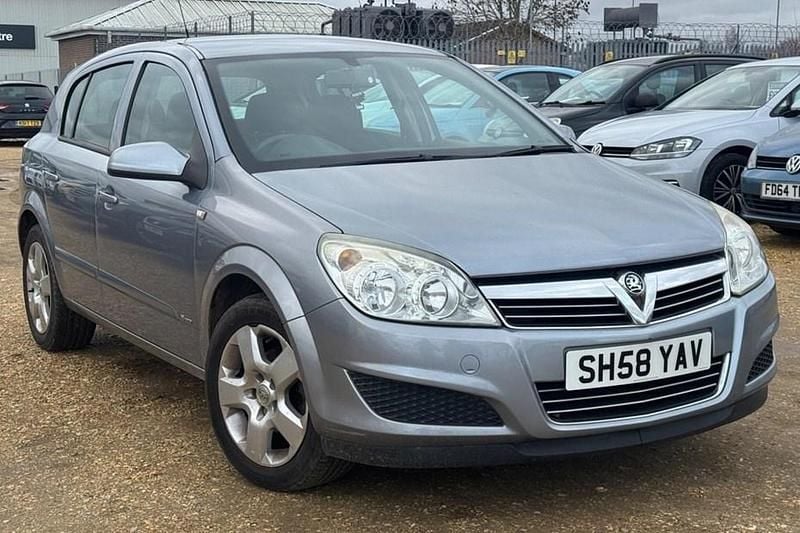Used Vauxhall Astra 115 HP (84 kW) 2008 Silver Hatchback