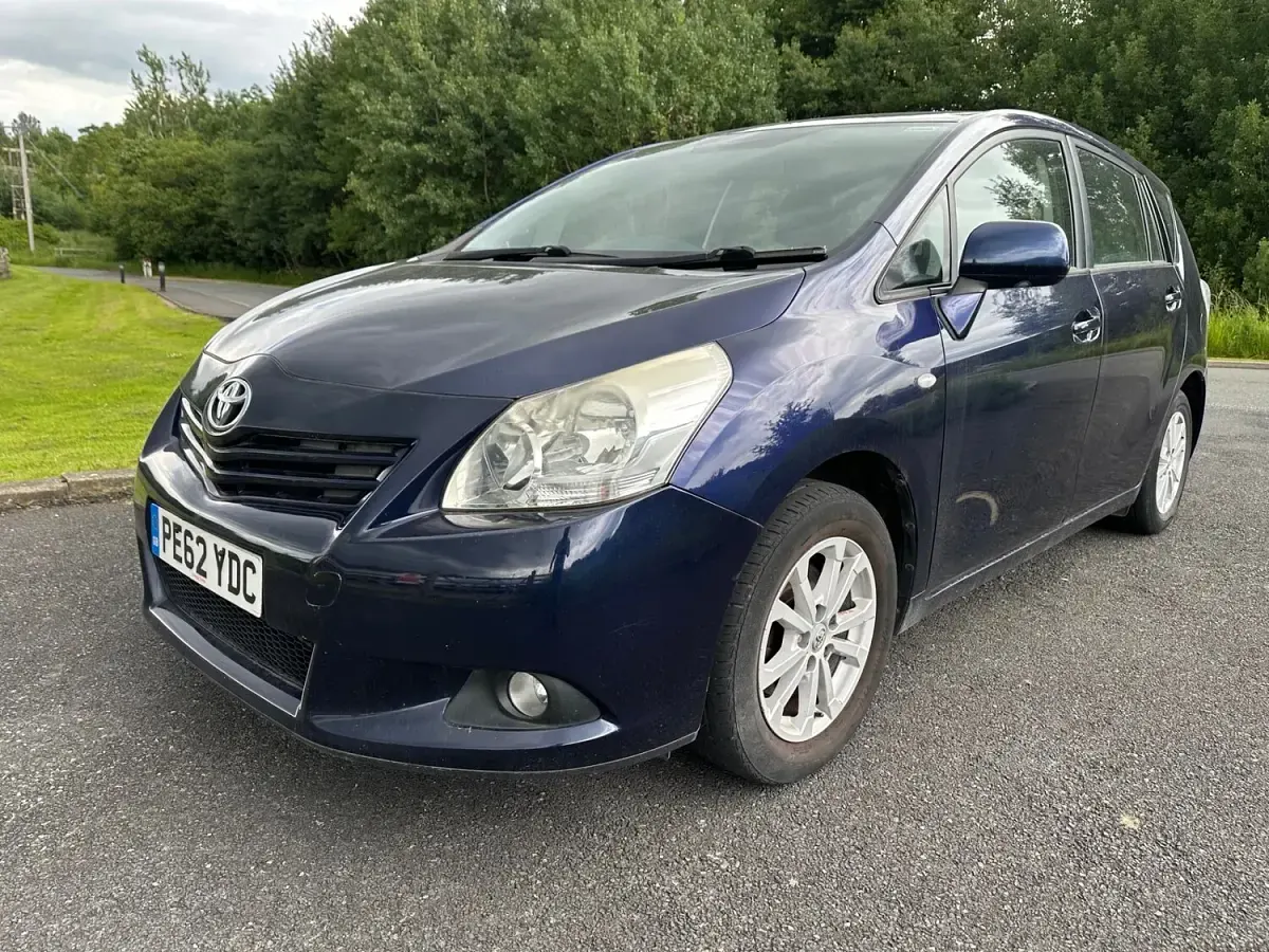 Used Toyota Verso 132 HP (97 kW) 2012 Blue MPV