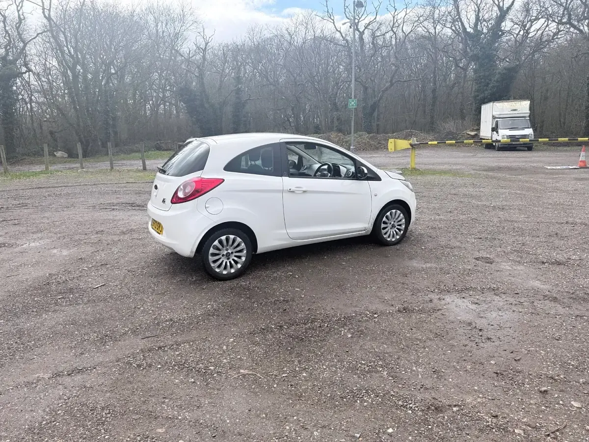 Used Ford Ka Zetec 69 HP (50 kW) 2013 White Hatchback