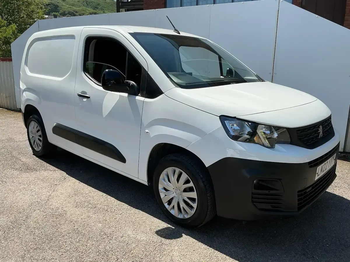 Used Peugeot Partner 131 HP (96 kW) 2022 White MPV