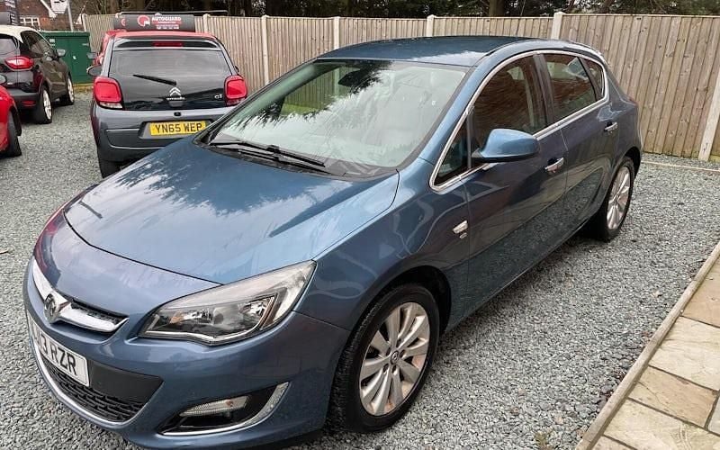 Used Vauxhall Astra Elite 165 HP (121 kW) 2015 Hatchback