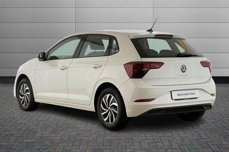 Used VW Polo Life 80 HP (58 kW) 2023 Pure white Hatchback