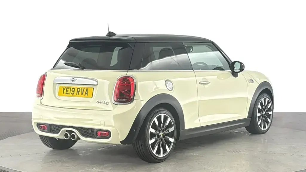 Used Mini Cooper S Exclusive 192 HP (141 kW) 2019 White Hatchback