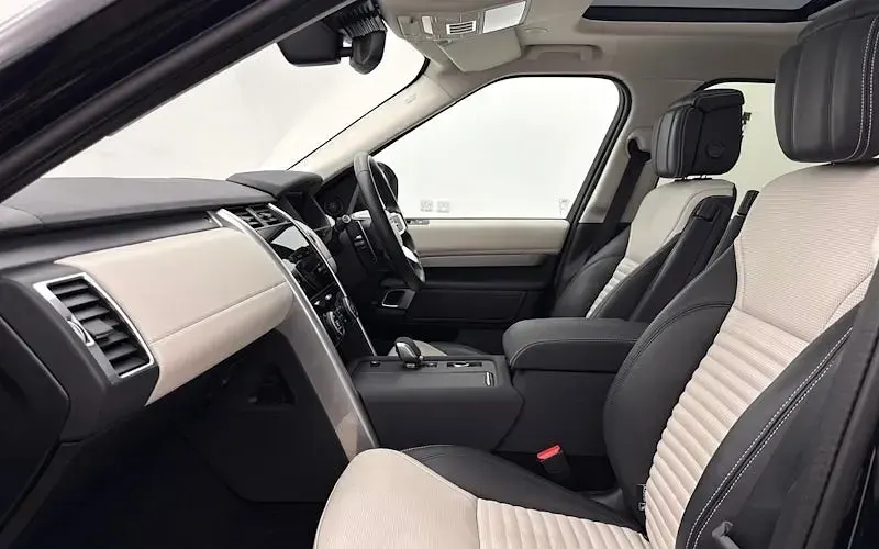 Used Land Rover Discovery 5 HSE Dynamic 349 HP (256 kW) 2025 SUV
