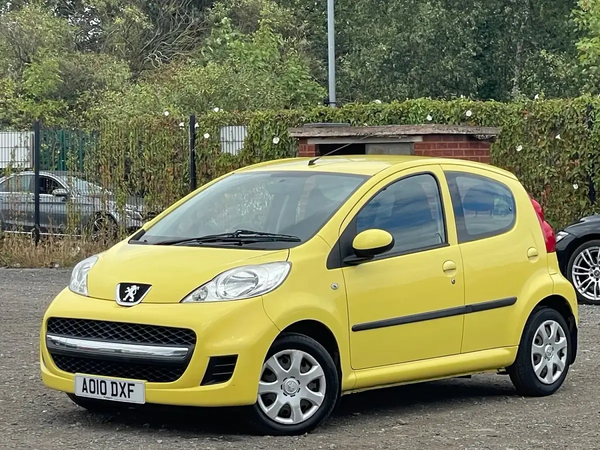 Used Peugeot 107 68 HP (50 kW) 2010 Yellow Hatchback
