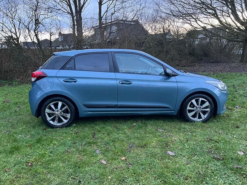 Used Hyundai i20 Premium 2016 Blue Hatchback