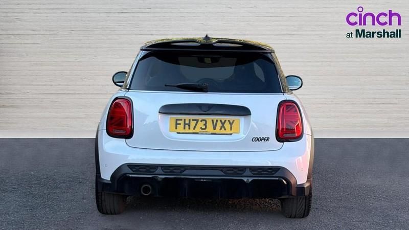 Usado Mini Cooper Premium 136 CV (100 kW) 2024 Blanco Utilitario