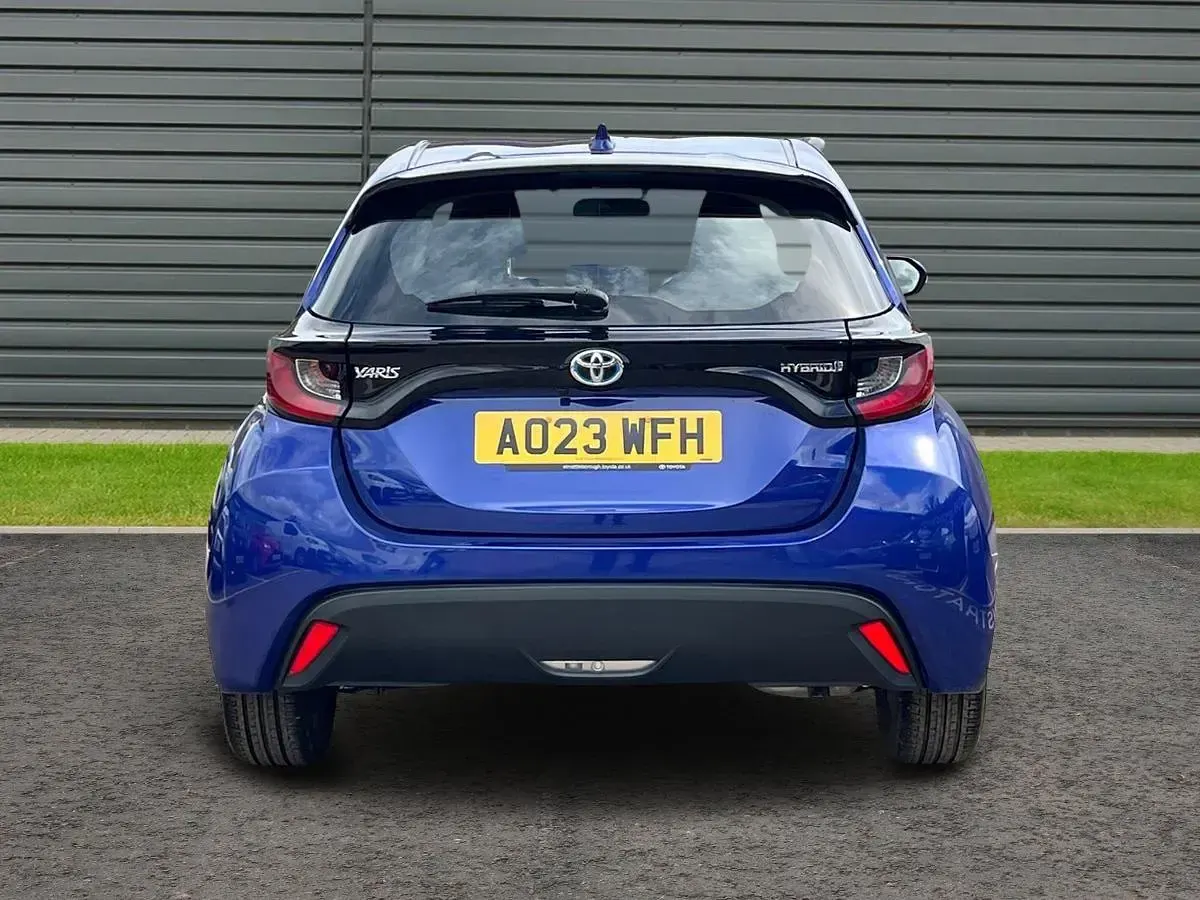 Used Toyota Yaris 116 HP (85 kW) 2023 Blue Hatchback