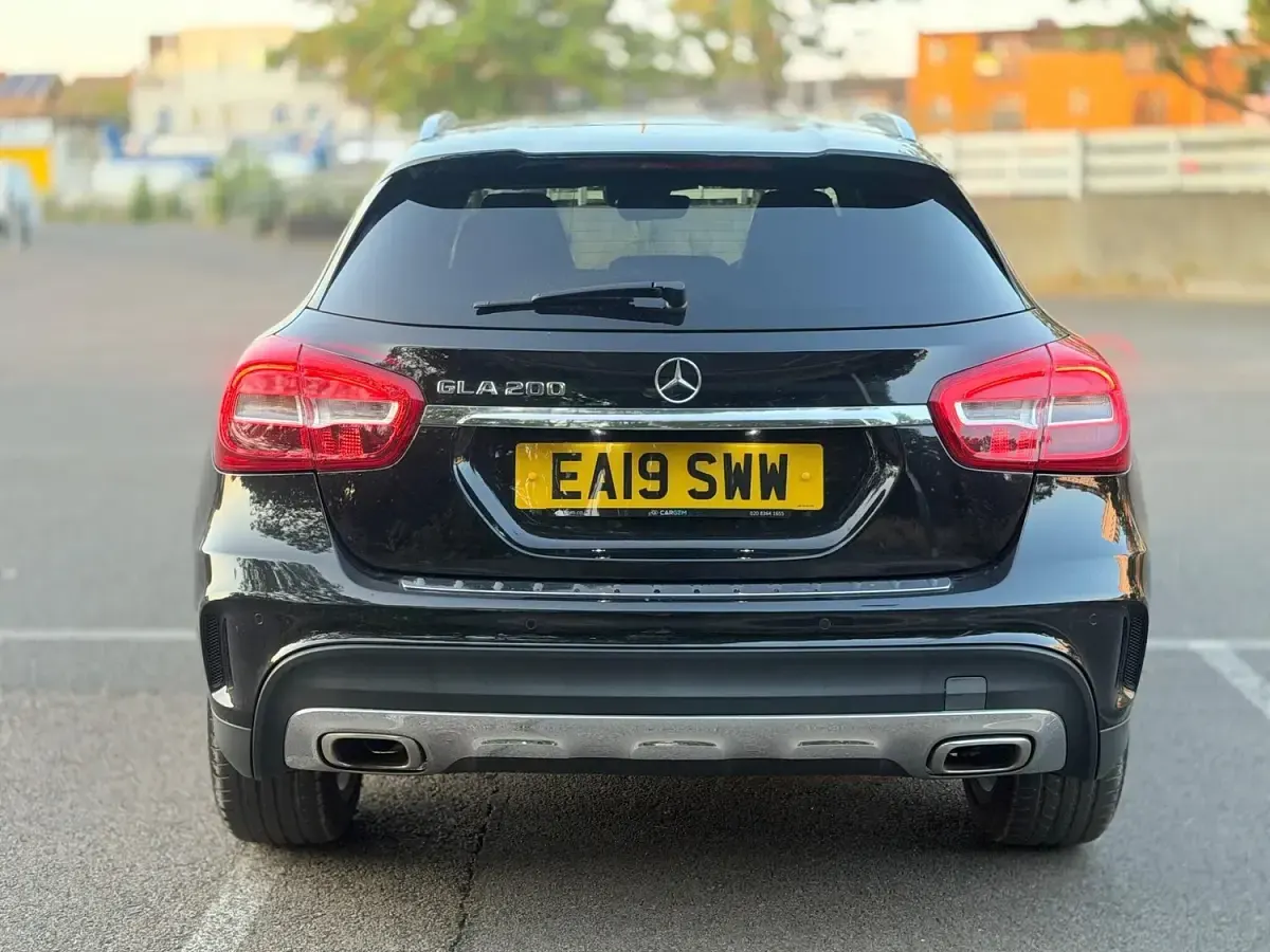 Used Mercedes GLA200 Executive 156 HP (114 kW) 2019 Black SUV