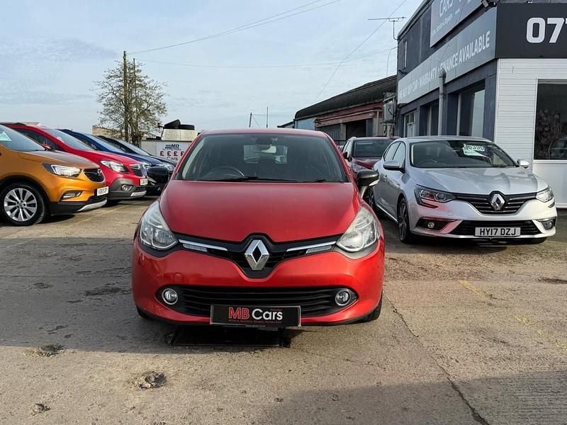 Used Renault Clio IV Dynamique 90 HP (66 kW) 2016 Red Hatchback