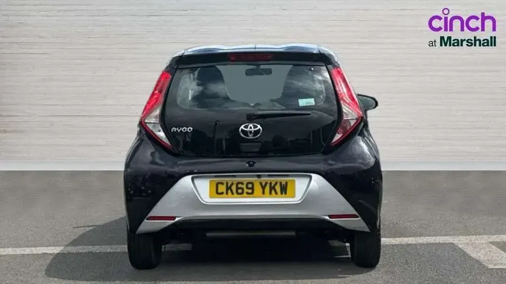 Used Toyota Aygo X-play 72 HP (52 kW) 2019 Black Hatchback