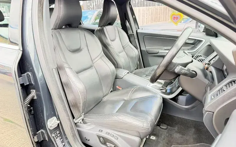Used Volvo XC60 R-Design 220 HP (161 kW) 2015 Grey SUV