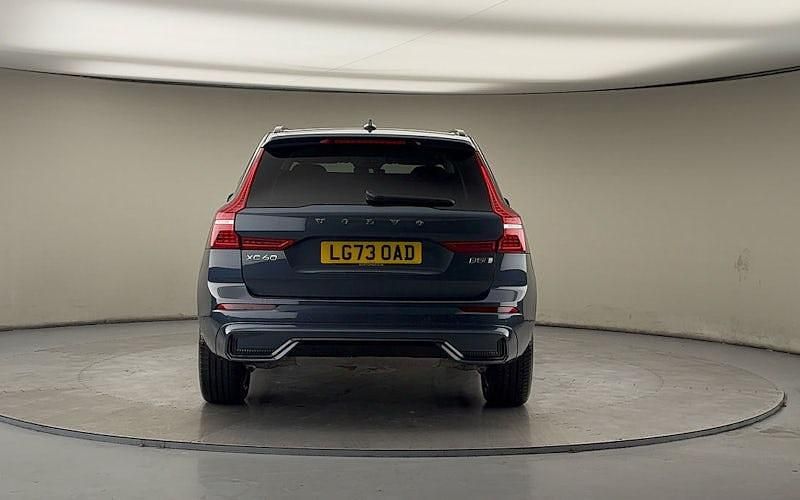 Second-hand Volvo XC60 Plus 250 CP (183 kW) 2023 Albastru SUV