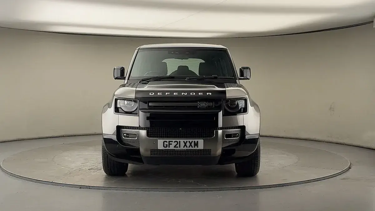 Used Land Rover Defender S 300 HP (220 kW) 2021 Gallium silver SUV