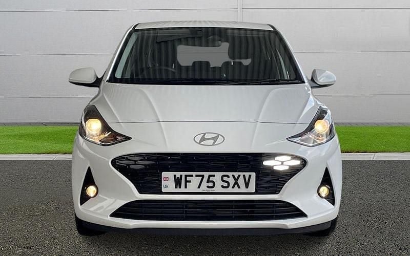 Used Hyundai i10 Premium 79 HP (58 kW) 2025 White Hatchback